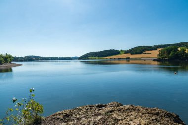 Talsperre Pirk su deposu Oelsnitz ile Almanya 'nın Plauen kenti arasında