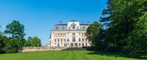 Château dans la ville de Pszczyna en Pologne — Photo