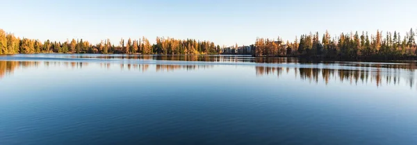 Strbske pleso lake in autumn Vysoke Tatry mountains in Slovakia — Stock Photo, Image