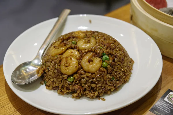 Chinesisches Essen - gebratener Reis aus Shanghai — Stockfoto