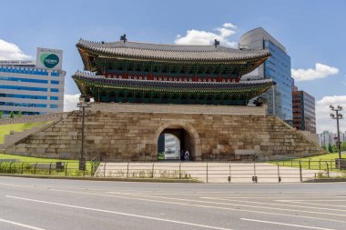 Namdaemun, Seul Kalesi duvar sekiz Gates'te biri,