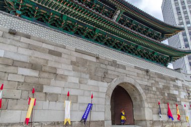 Namdaemun, Seul Kalesi duvar sekiz Gates'te biri,