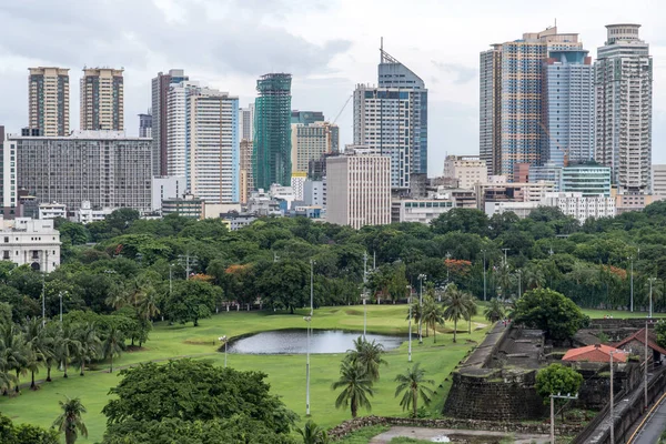 Haziran 11, Manila Çince mezarlığı, Manila Taoist tapınakta 