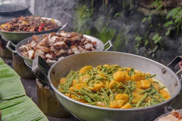 Filipino gıda - (Ginataang Kalabasa) Squash Hindistan cevizi MIL pişmiş.