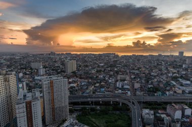 Gün batımında, Filipinler Metro Manila manzarası