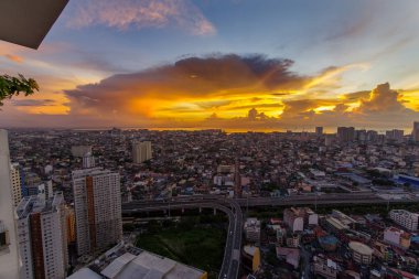 Gün batımında, Filipinler Metro Manila manzarası