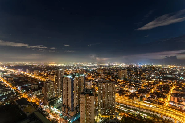 Метро Маніла Skyline на заході сонця, Філіппіни — стокове фото