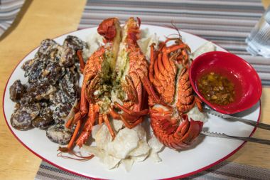 içinde Batanes buğulanmış ıstakoz