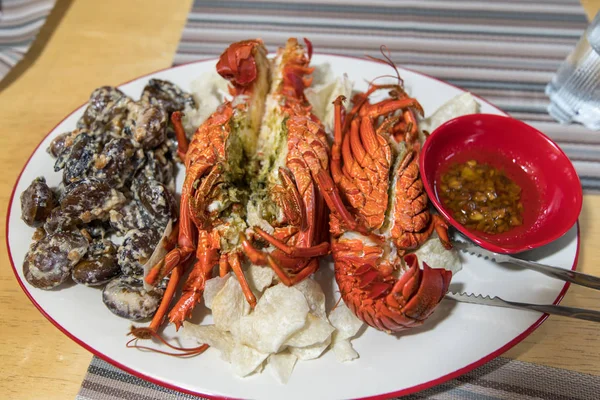 içinde Batanes buğulanmış ıstakoz