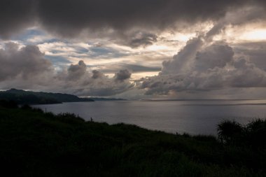basco Beach, Batanes bulutlu gökyüzü
