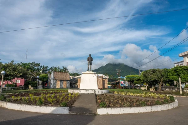 Ali Rıza heykel Basco Plaza, Batanes 