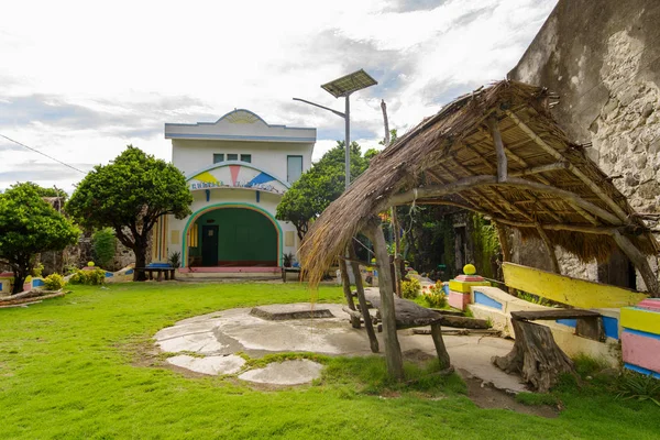 Sala de eventos en la ciudad de Chavayan, Isla Sabtang — Foto de Stock