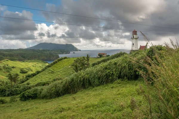 Faro en Mahatao Hill, Batan Island, Batanes — Foto de Stock