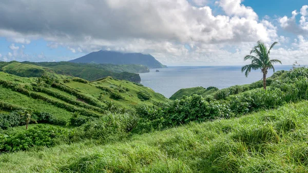 Vista desde la colina Mahatao, isla Batan, Batanes — Foto de Stock