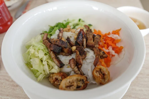 Vietnam fideos de arroz con cerdo — Foto de Stock