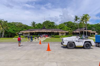 Ekim 6,2017 turist gelmesi E.L. Tordesillas havaalanında, Balesin