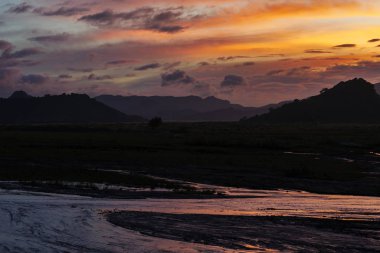 Mt.Pinatubo içinde güzel gün batımı