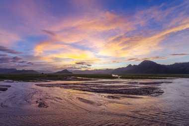 Mt.Pinatubo içinde güzel gün batımı