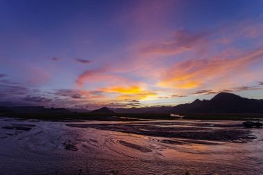 Mt.Pinatubo içinde güzel gün batımı