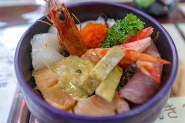 Japon tarzı sashimi pirinç