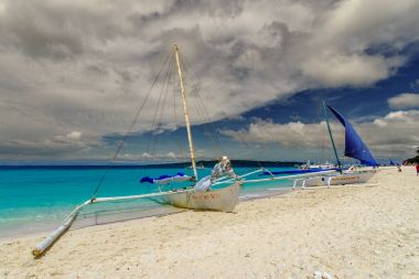 Kasım Boracay Puka sahilde 18,2017 tekneler demirli