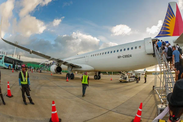 Nov 16,2017 Avión filipino esperando pasajero en Bor —  Fotos de Stock