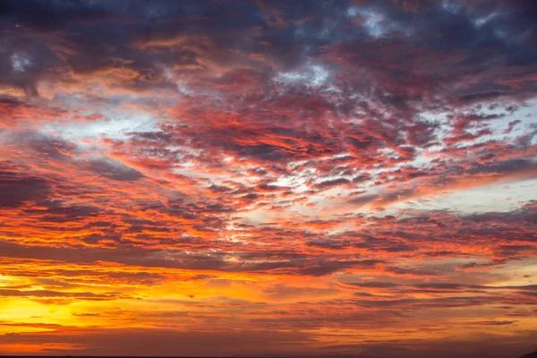 Hermoso atardecer tropical en las batangas —  Fotos de Stock