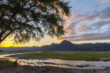 Dağ Pinatubo, Capas, güzel gün batımı