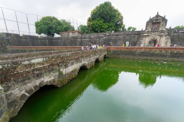 Jan 21,2018 turist Fort Santiago kapısı, Intramuros, Manila ile yürüyüş
