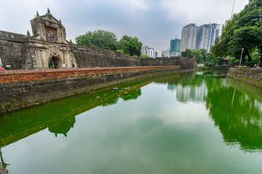 Jan 21,2018 turist Fort Santiago kapısı, Intramuros, Manila ile yürüyüş