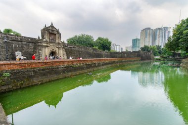 Jan 21,2018 turist Fort Santiago kapısı, Intramuros, Manila ile yürüyüş