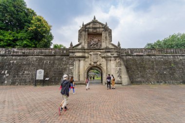 Jan 21,2018 turist Fort Santiago kapısı, Intramuros, Manila ile yürüyüş