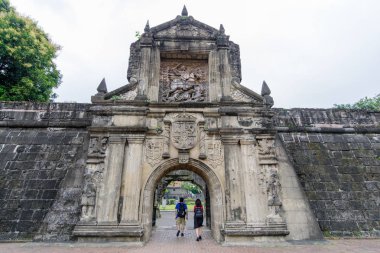 Jan 21,2018 turist Fort Santiago kapısı, Intramuros, Manila ile yürüyüş
