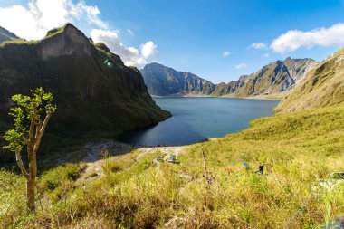 Güzel manzara Pinatubo dağ krater Gölü