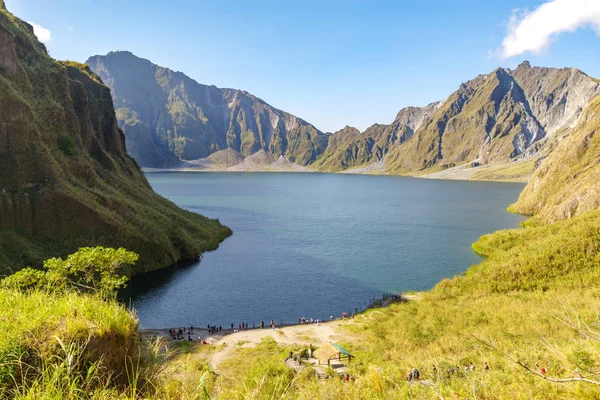 Güzel manzara Pinatubo dağ krater Gölü