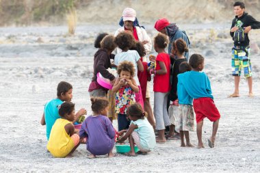 18 Şubat 2018 Aborjin çocuklar bakış açısı, Capas, turistler için bekliyor