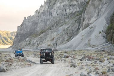 Şubat bir Pinatubo 18,2018 turist bir dört tekerlekli sürücü araba, Capas Tur