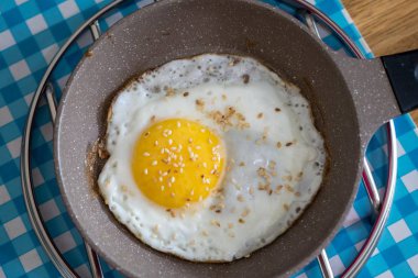 Yumurtanın güneşli tarafı.