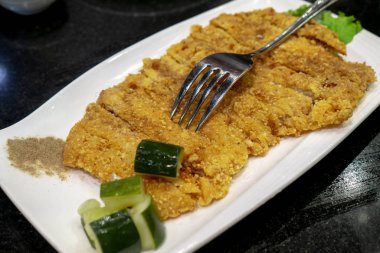 Tayvanlı stil kızarmış domuz pirzolası