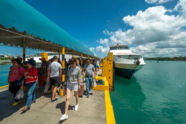 Turistas del ferry, Bohol, Filipinas — Foto de Stock