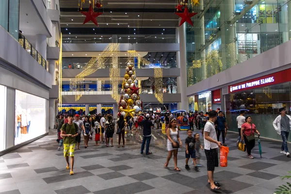 Décorations de Noël dans le centre commercial mondial, Manille, Philippines, 3 nov. 2019 — Photo