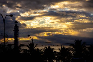 ' Manila Körfezi'ndeki güzel gün batımı