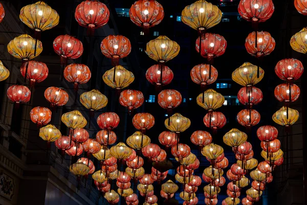 Laternen im chinesischen Stil am Himmel — Stockfoto