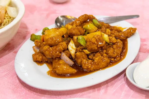 Κινέζικο φαγητό - γλυκόπικρο χοιρινό κρέας — Φωτογραφία Αρχείου