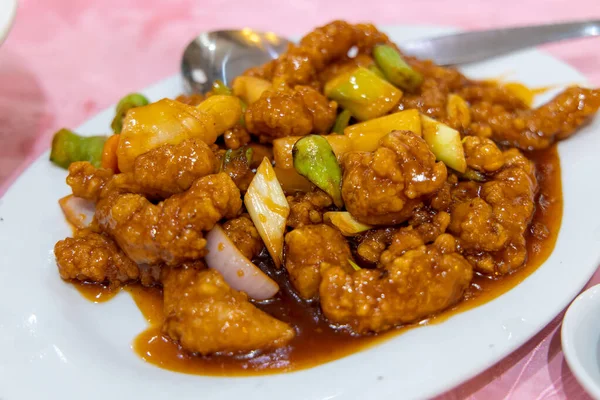 Comida chinesa - porco doce e azedo — Fotografia de Stock