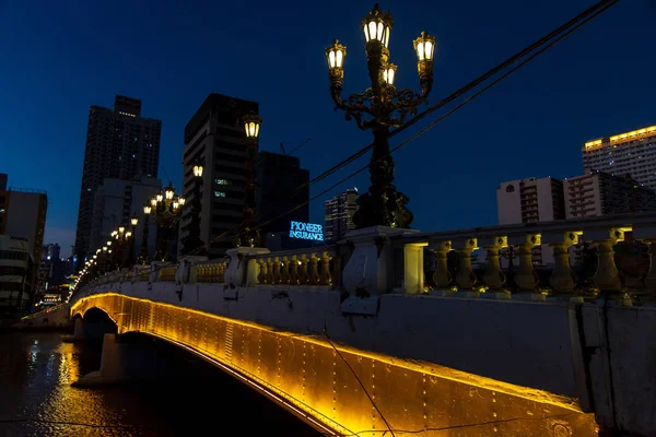 William A. Jones Memorial Bridge nocny krajobraz, Manila, Filipiny, 31 grudnia 2019 — Zdjęcie stockowe