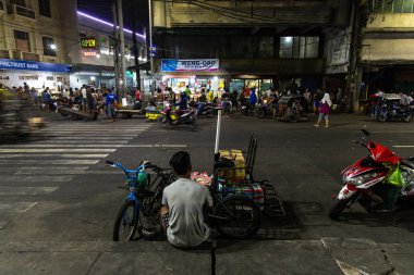 Manila Geleneksel Pazar Gecesi Sahnesi, Manila, Filipinler, 18 Ocak 2020