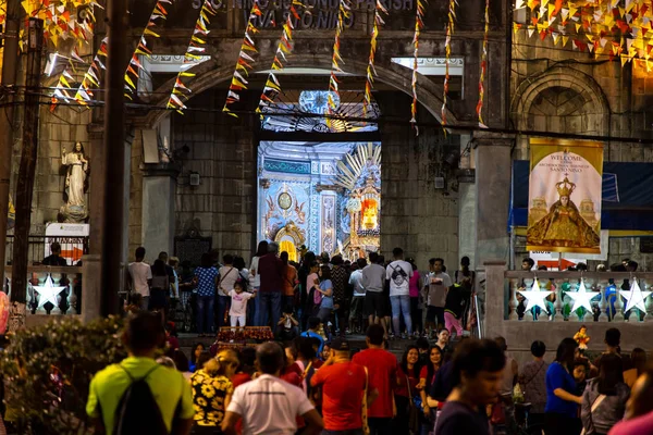 Ihmiset osallistuvat viva sto nino manila festivaali, Manila, Filippiinit, 18 tammikuu 2020 — kuvapankkivalokuva