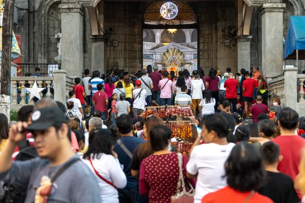 Ihmiset osallistuvat viva sto nino manila festivaali, Manila, Filippiinit, 18 tammikuu 2020 — kuvapankkivalokuva