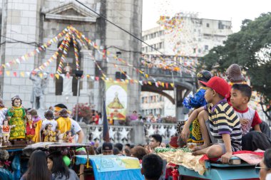 Viva sto nino manila festivaline katılan insanlar, Manila, Filipinler, 18 Ocak 2020